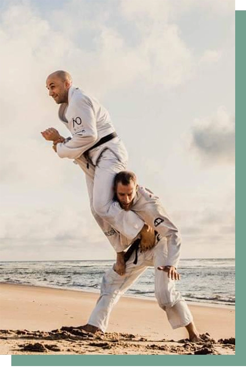 clé de bras jiu jitsu sur la plage